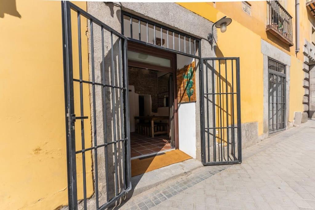 Encantador Apartamento En Calle Segovia Мадрид Екстериор снимка